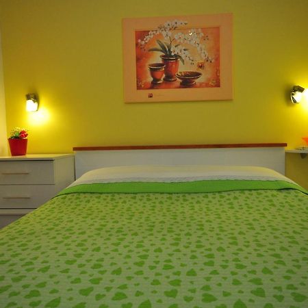 Ferienwohnung Tri Palme Prvic Sepurine Exterior foto
