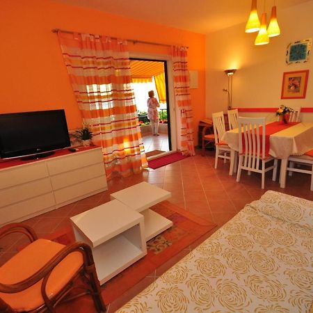Ferienwohnung Tri Palme Prvic Sepurine Exterior foto