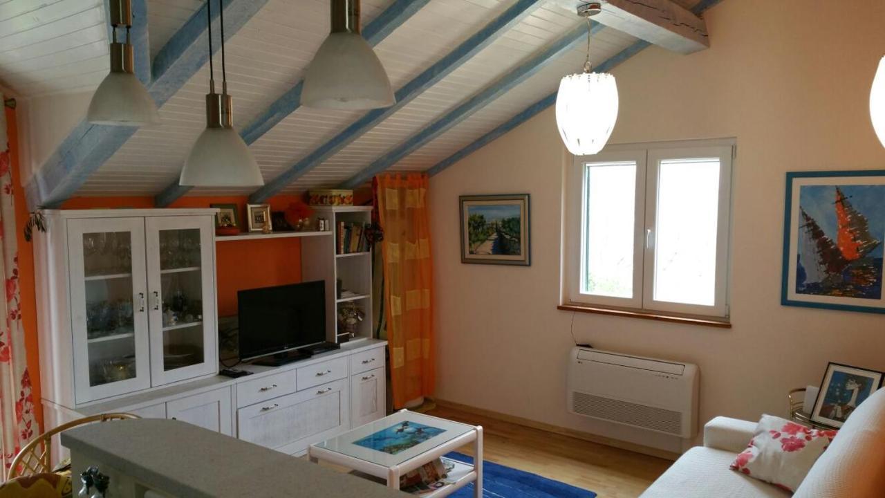 Ferienwohnung Tri Palme Prvic Sepurine Exterior foto