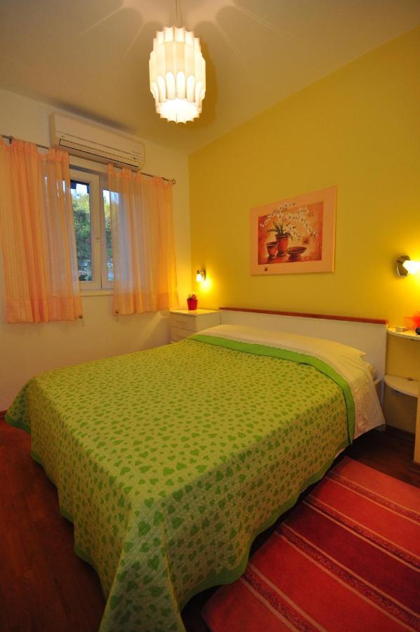 Ferienwohnung Tri Palme Prvic Sepurine Exterior foto