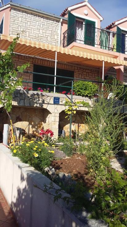 Ferienwohnung Tri Palme Prvic Sepurine Exterior foto