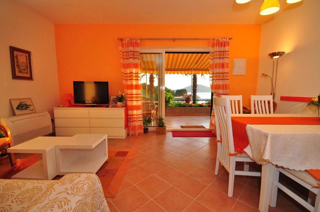 Ferienwohnung Tri Palme Prvic Sepurine Exterior foto