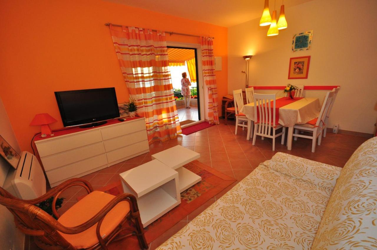 Ferienwohnung Tri Palme Prvic Sepurine Exterior foto
