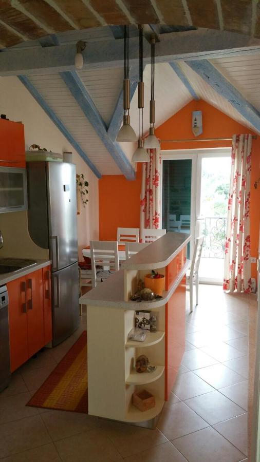 Ferienwohnung Tri Palme Prvic Sepurine Exterior foto