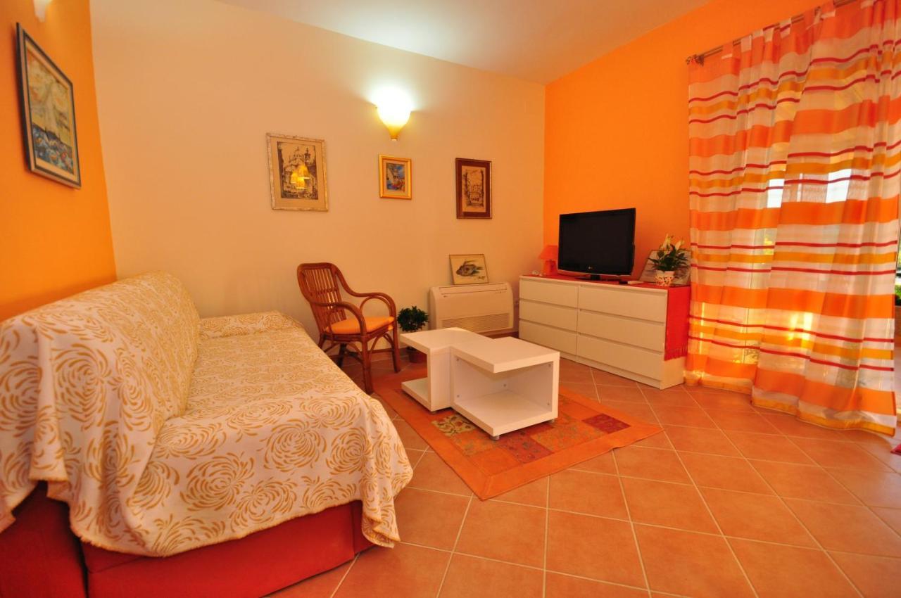 Ferienwohnung Tri Palme Prvic Sepurine Exterior foto